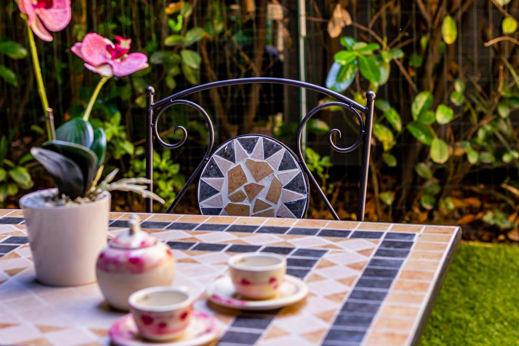 Private Garden & Garage - Self Check-In & Remote Access Apartment Como Bagian luar foto