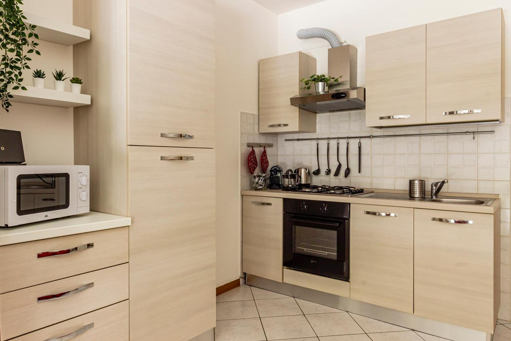 Private Garden & Garage - Self Check-In & Remote Access Apartment Como Bagian luar foto