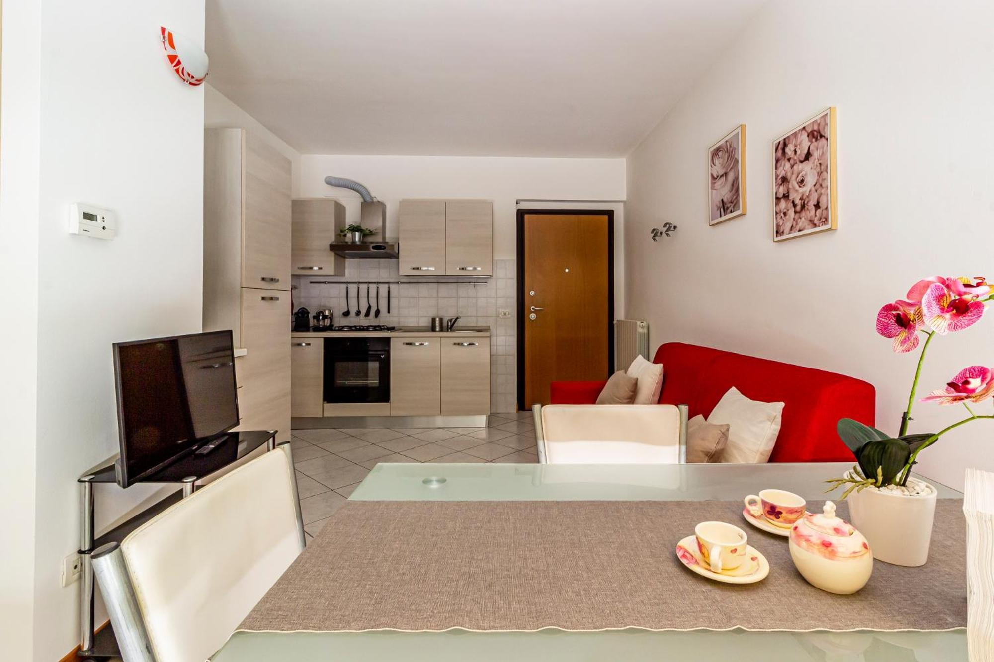 Private Garden & Garage - Self Check-In & Remote Access Apartment Como Bagian luar foto